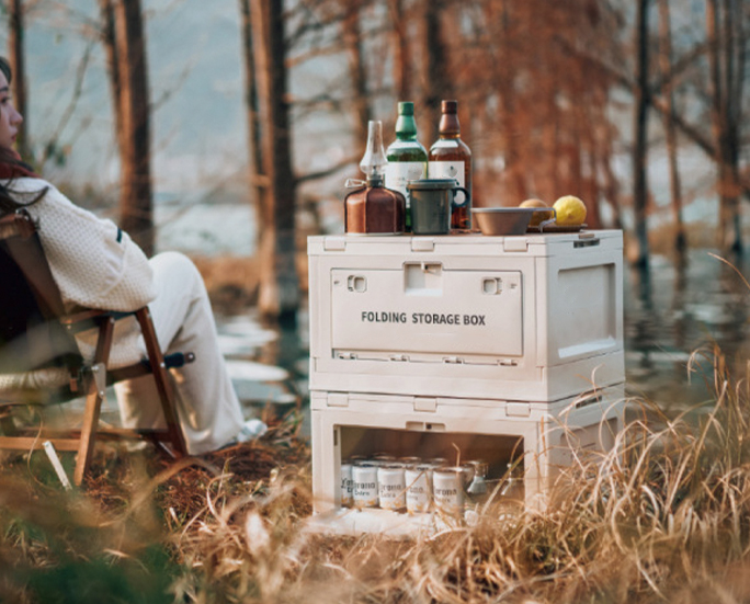 Folding box used as a mini bar beside the lake